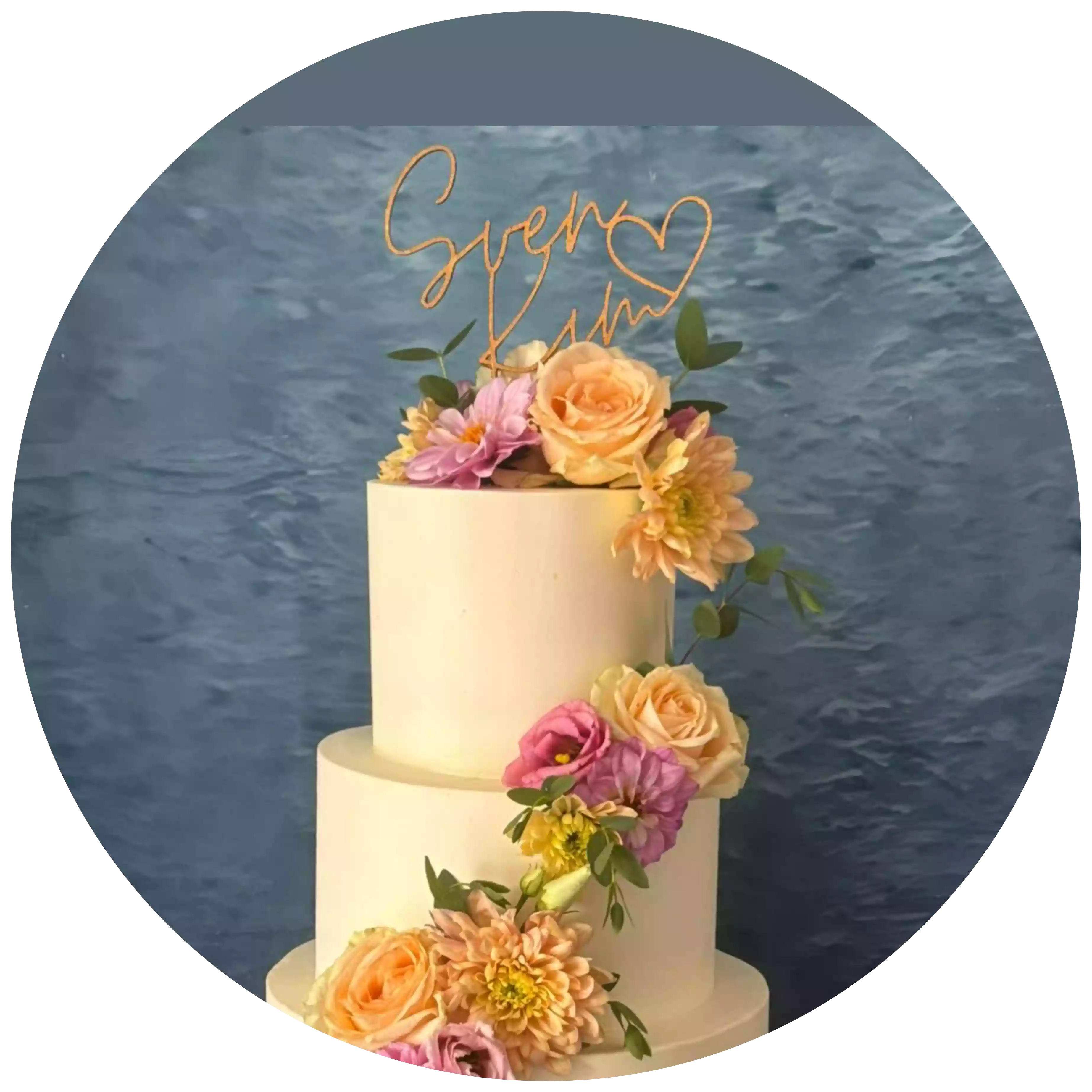 Cake topper